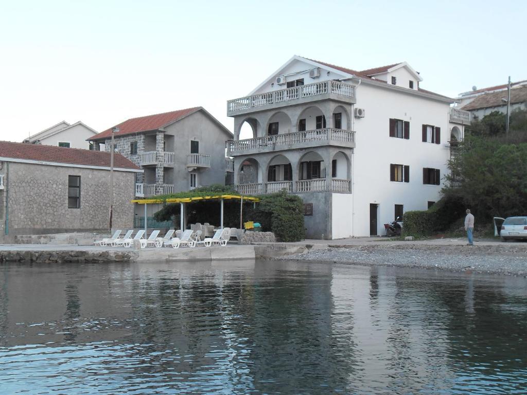 Apartments Petrovic ติวัต ภายนอก รูปภาพ